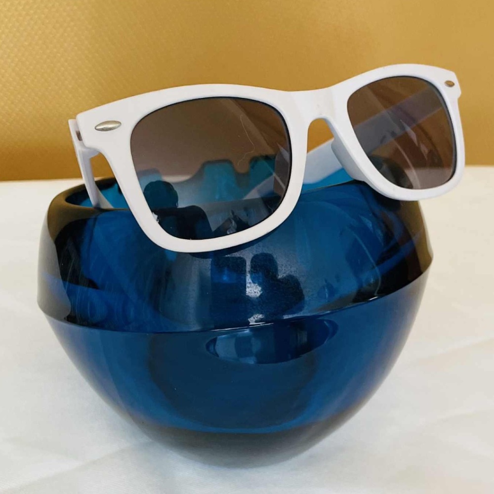 White Retro Style Sunglasses – Classic Wayfarer Inspired Frames